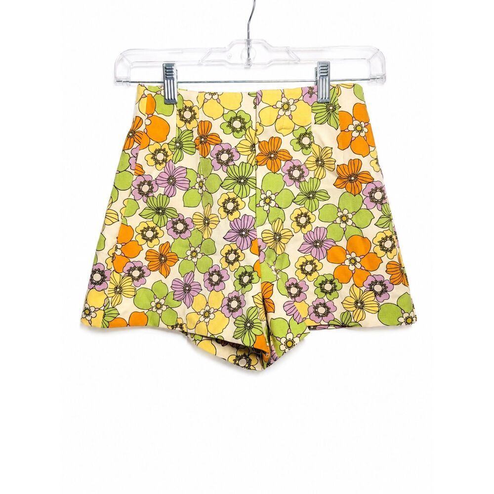 CLEARANCE! Zara Retro Floral High-Waisted Shorts XS | Mod Daisy Print Shorts
